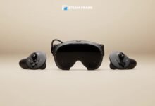 Visor Steam Frame de Valve con mandos y dongle USB, mostrando su diseño compacto y pantallas integradas