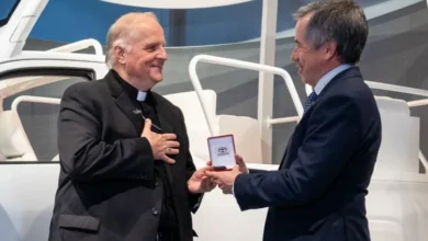 Papamóvil Toyota Hilux preparado para la visita del Papa León XIV en Argentina
