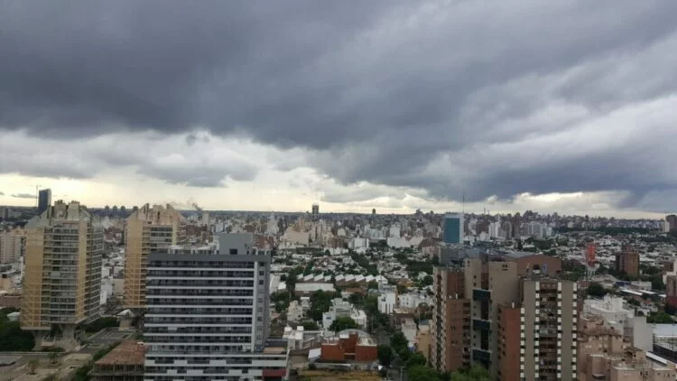 Cielo nublado sobre la ciudad de Córdoba en la mañana del 19 de octubre