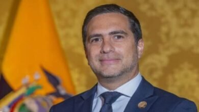 Roberto Kury presentando la nueva política exterior de Ecuador