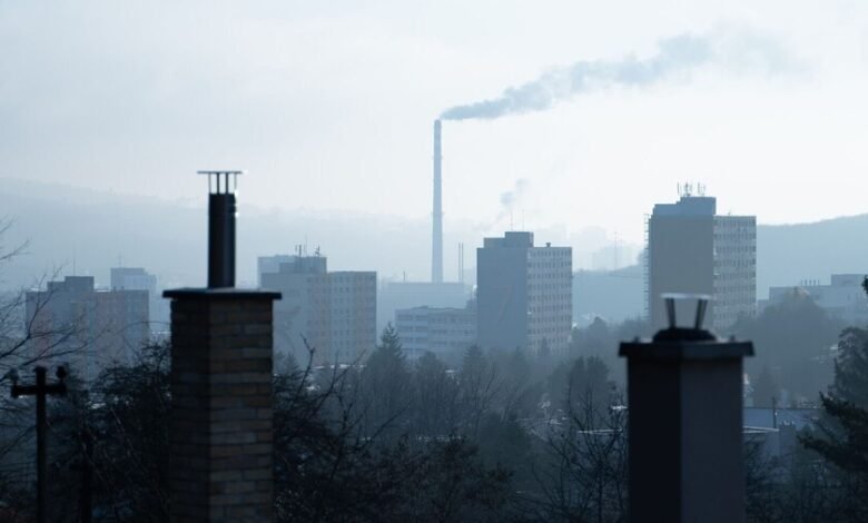 Vista de la ciudad de Córdoba bajo una capa de smog y partículas contaminantes