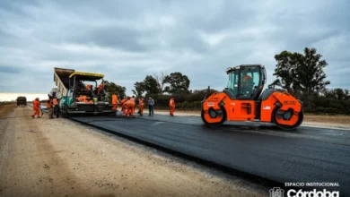 Obra vial en la autopista Ruta 19 de Córdoba con maquinaria y trabajadores