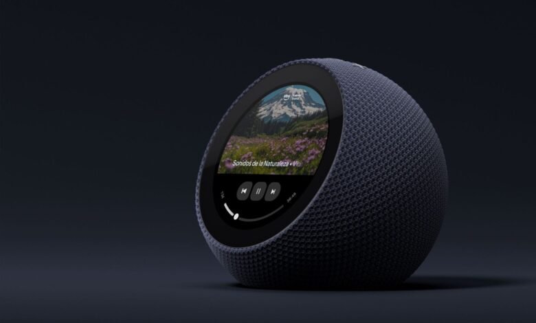 Nuevos dispositivos Amazon Echo Dot, Echo Studio con cámara y Echo Time despertador, todos compatibles con Alexa+