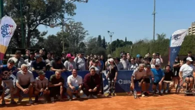 Cancha de tenis adaptada del Córdoba Lawn Tennis Club con silla de ruedas