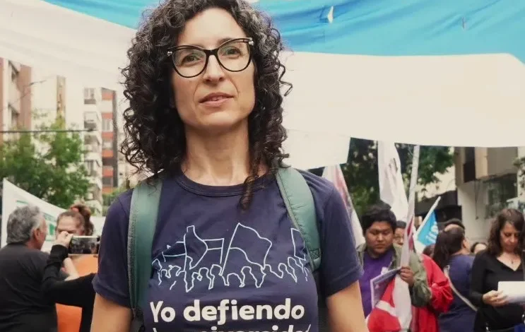 Manifestación de docentes de la Universidad Nacional de Córdoba exigiendo aumento salarial