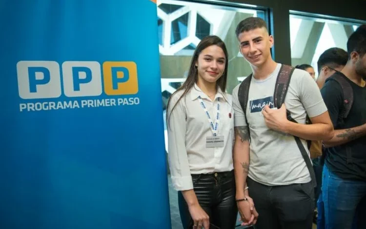 Jóvenes cordobeses participando en una práctica laboral del Programa Primer Paso