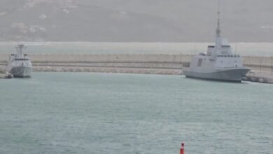 Buques de la Marina Real de Marruecos cruzando aguas territoriales españolas cerca de Ceuta