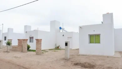 Familia recibe escritura de propiedad en Quilino