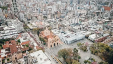 Multitud asistiendo a la misa del Papa León XIV en la FAdeA, Córdoba